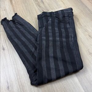 American Eagle Women's Black Striped Hi-Rise Jegging Crop Jeans. NWOT. Size 18